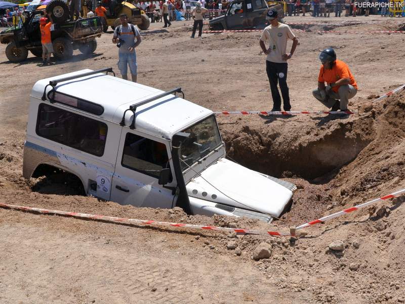 Land Rover Defender 90 trial 4x4