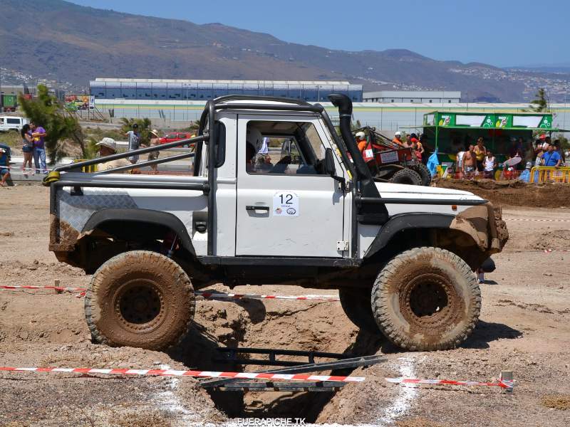 Land Rover Defender 90 trial 4x4