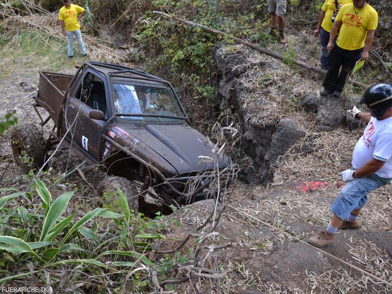 Toyota Hilux Proto V8 trial 4x4