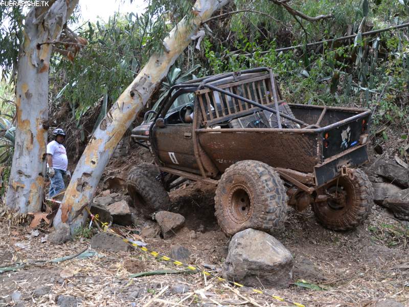 Toyota Hilux Proto V8 trial 4x4