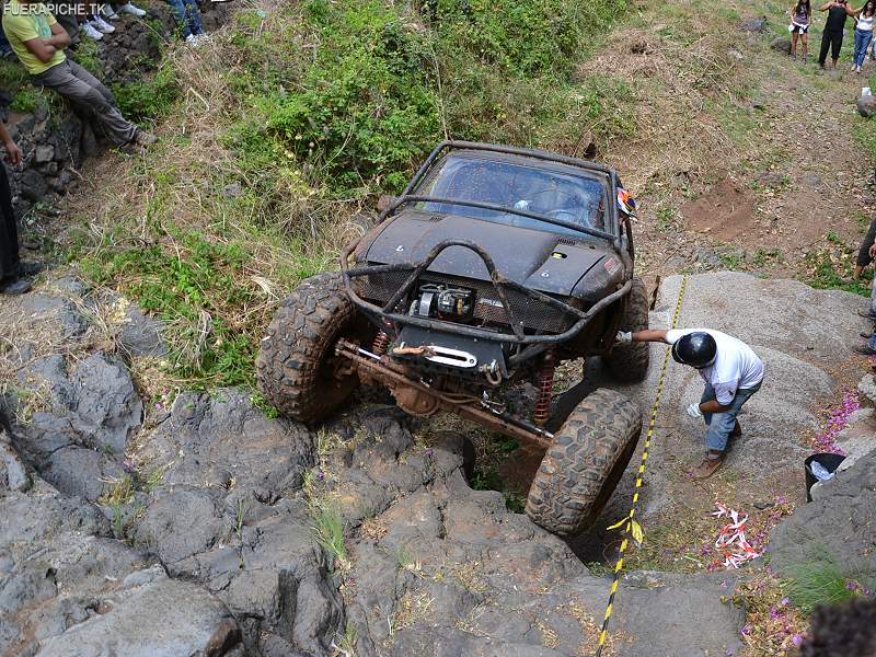 Toyota Hilux Proto V8 trial 4x4