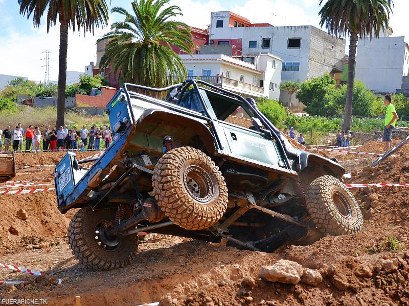 Land Rover Defender 90 trial 4x4