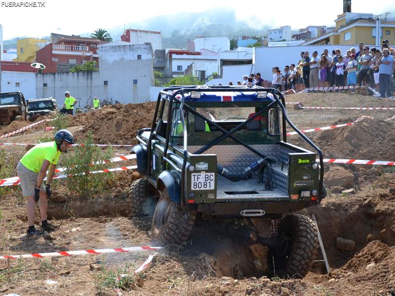 Land Rover Defender 90 trial 4x4