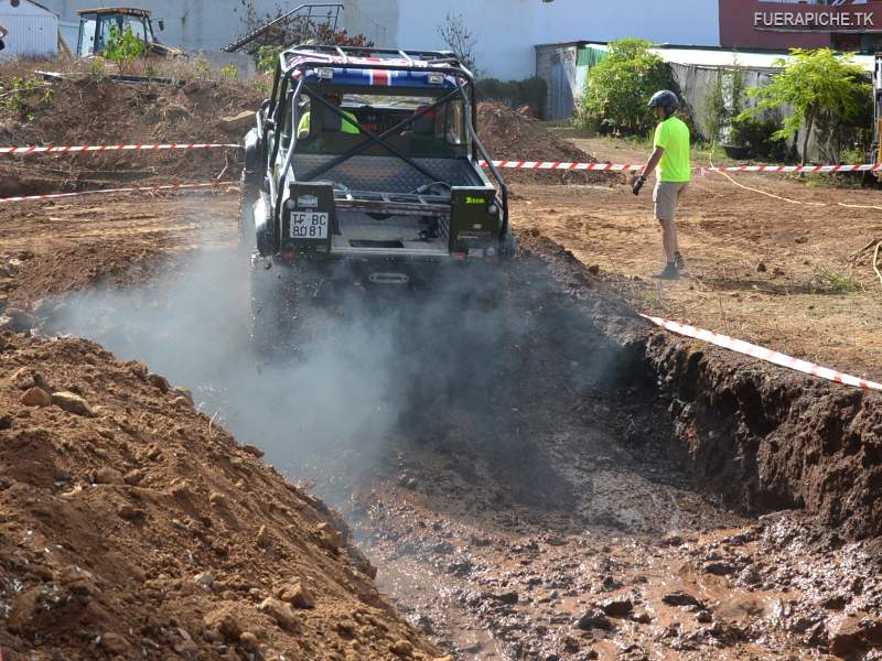 Land Rover Defender 90 trial 4x4