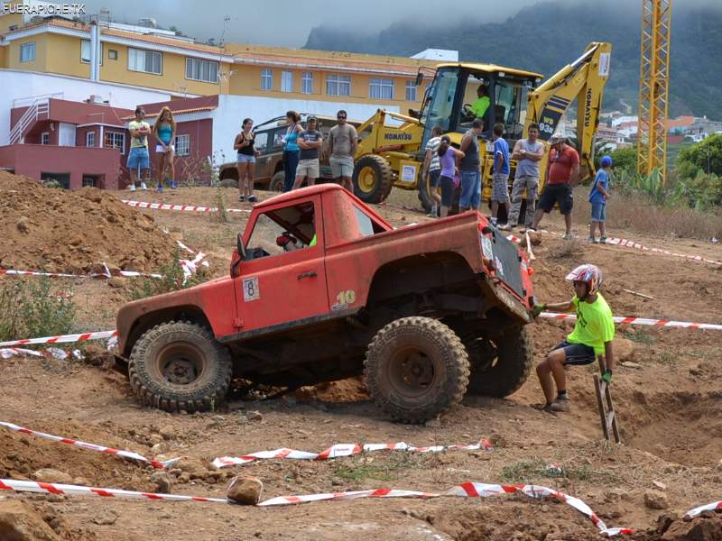 Land Rover Defender 90 trial 4x4