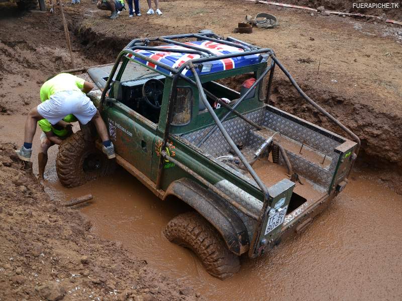 Land Rover Defender 90 trial 4x4