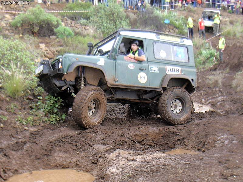 Land Rover Defender trial 4x4