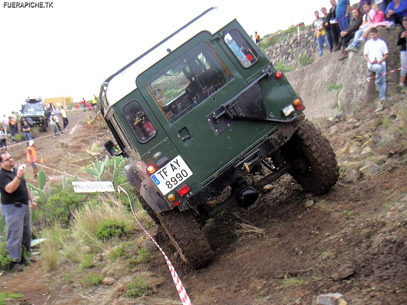 Land Rover Defender trial 4x4