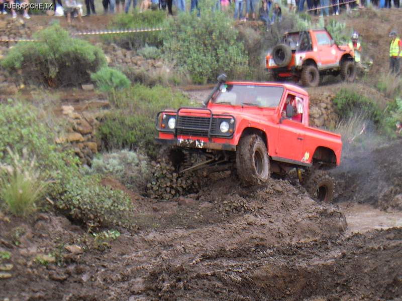 Land Rover Defender trial 4x4