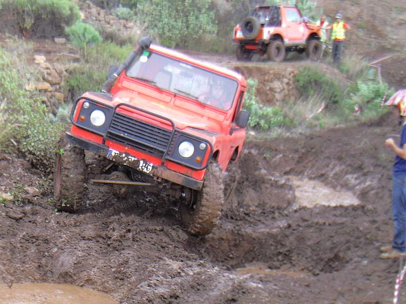 Land Rover Defender trial 4x4