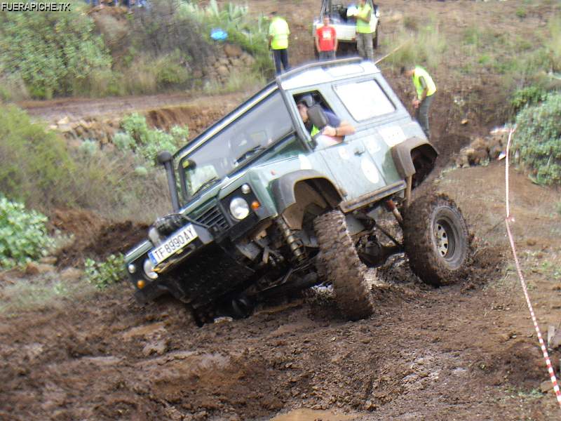 Land Rover Defender trial 4x4