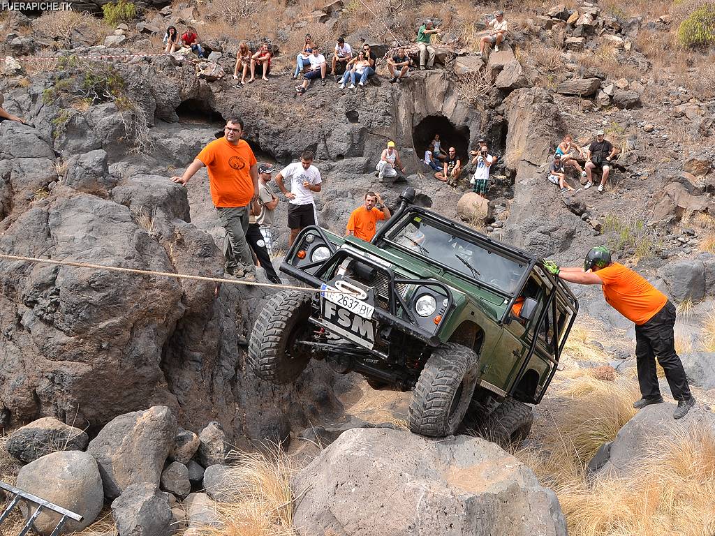 Land Rover Defender 90 trial 4x4