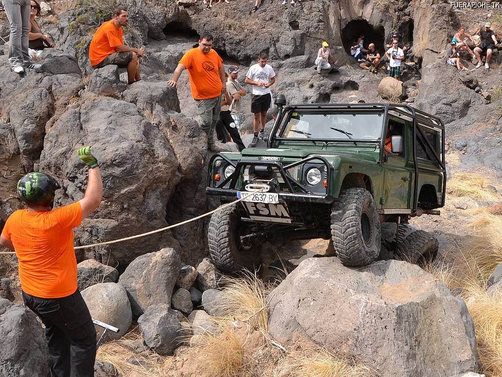 Land Rover Defender 90 trial 4x4