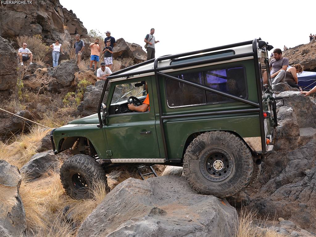 Land Rover Defender 90 trial 4x4