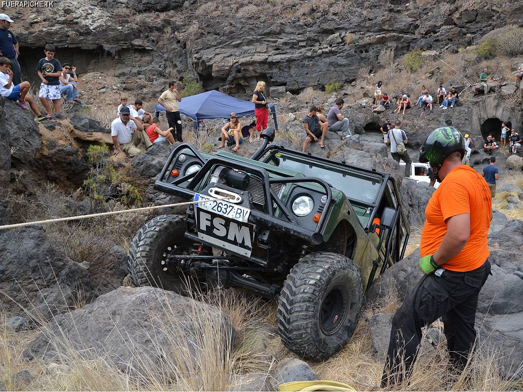 Land Rover Defender 90 trial 4x4