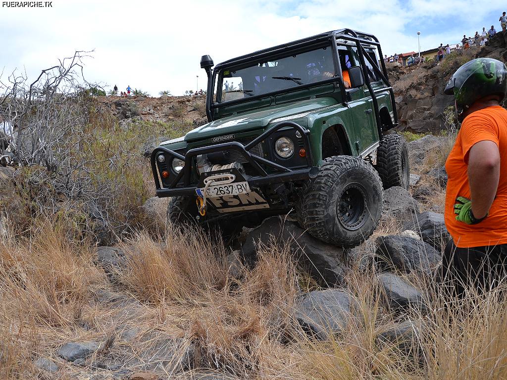 Land Rover Defender 90 trial 4x4