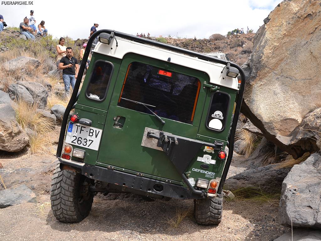 Land Rover Defender 90 trial 4x4