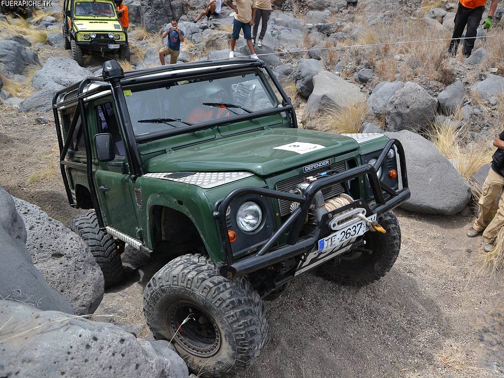 Land Rover Defender 90 trial 4x4