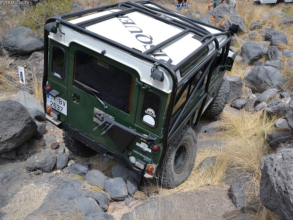 Land Rover Defender 90 trial 4x4