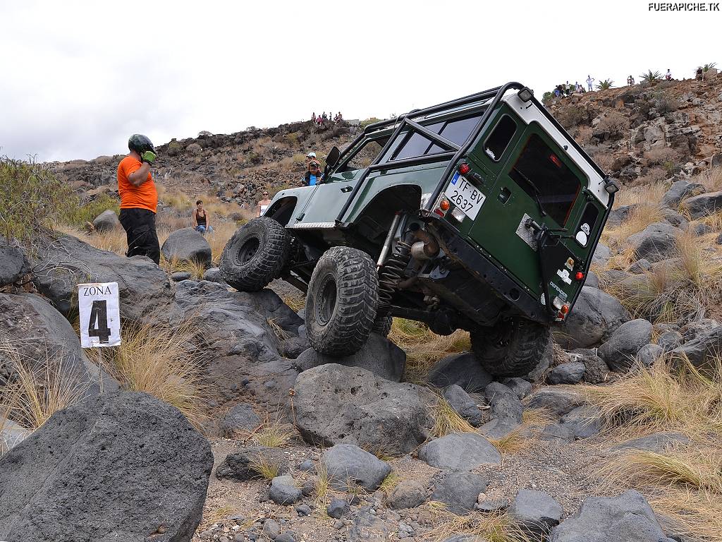 Land Rover Defender 90 trial 4x4