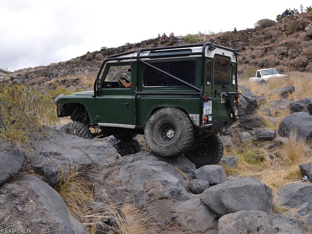 Land Rover Defender 90 trial 4x4